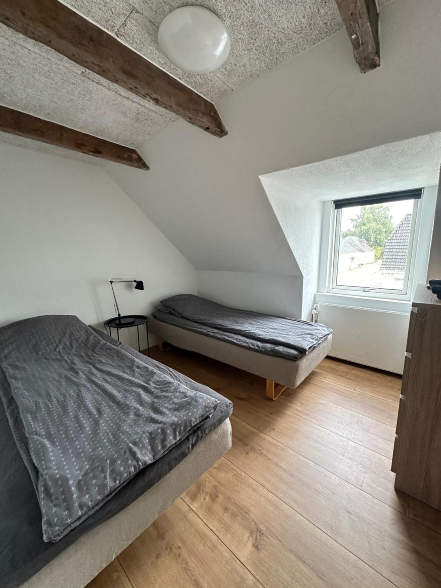 Den Gamel Togstation Hostel Give Екстериор снимка