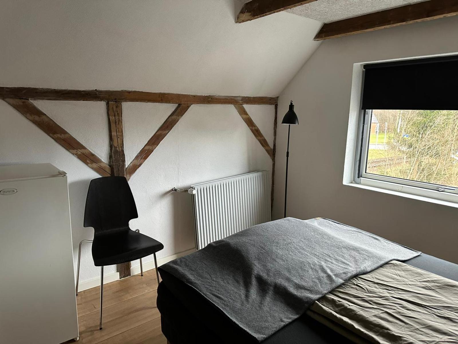 Den Gamel Togstation Hostel Give Екстериор снимка